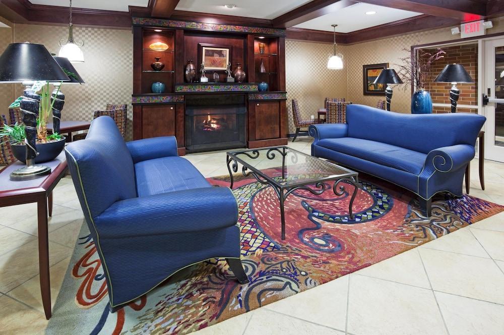 Holiday Inn Conference Center Marshfield, An Ihg Hotel Bagian luar foto