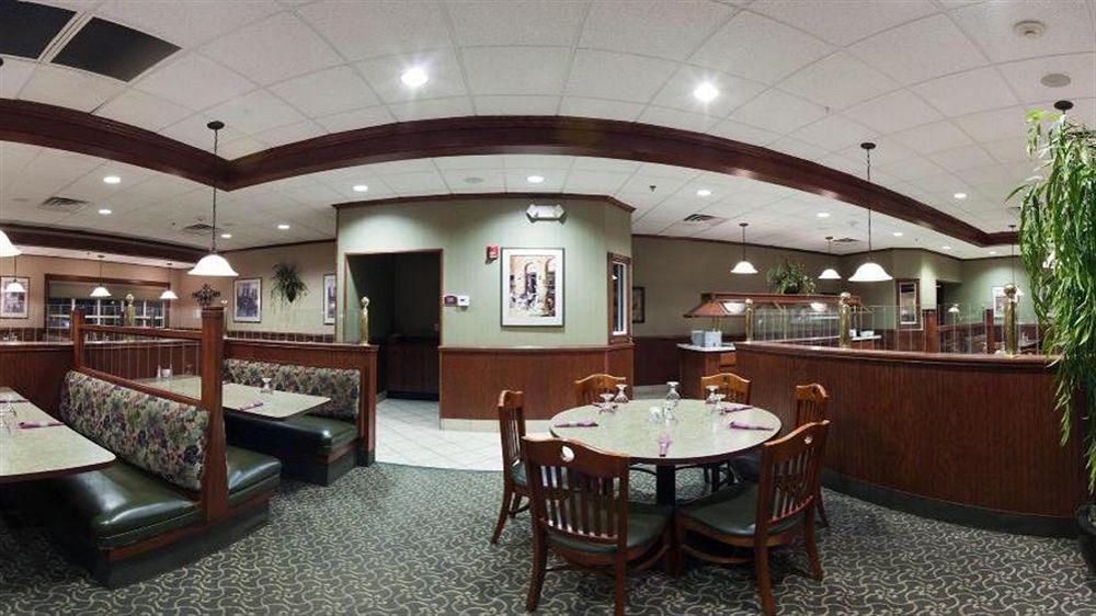 Holiday Inn Conference Center Marshfield, An Ihg Hotel Bagian luar foto