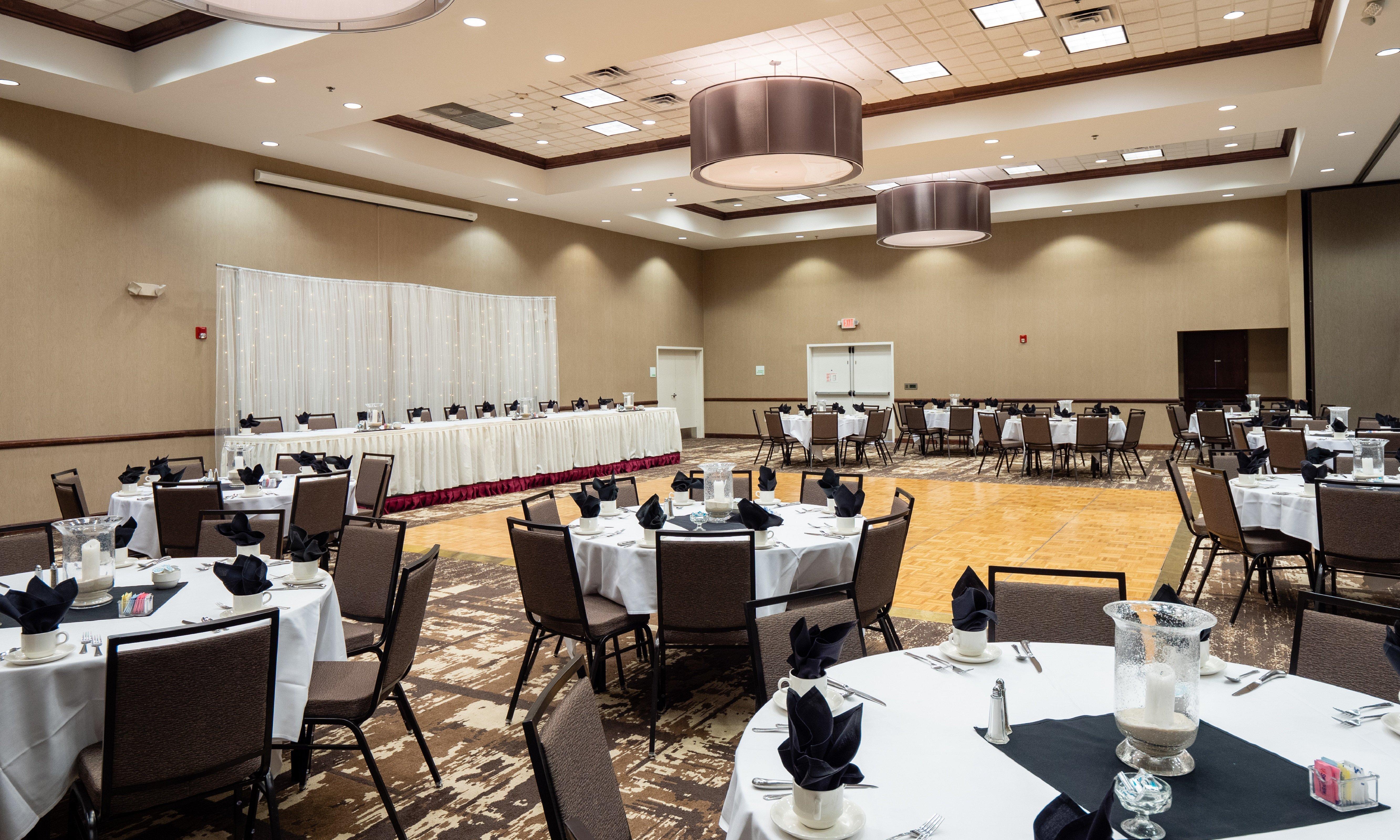Holiday Inn Conference Center Marshfield, An Ihg Hotel Bagian luar foto
