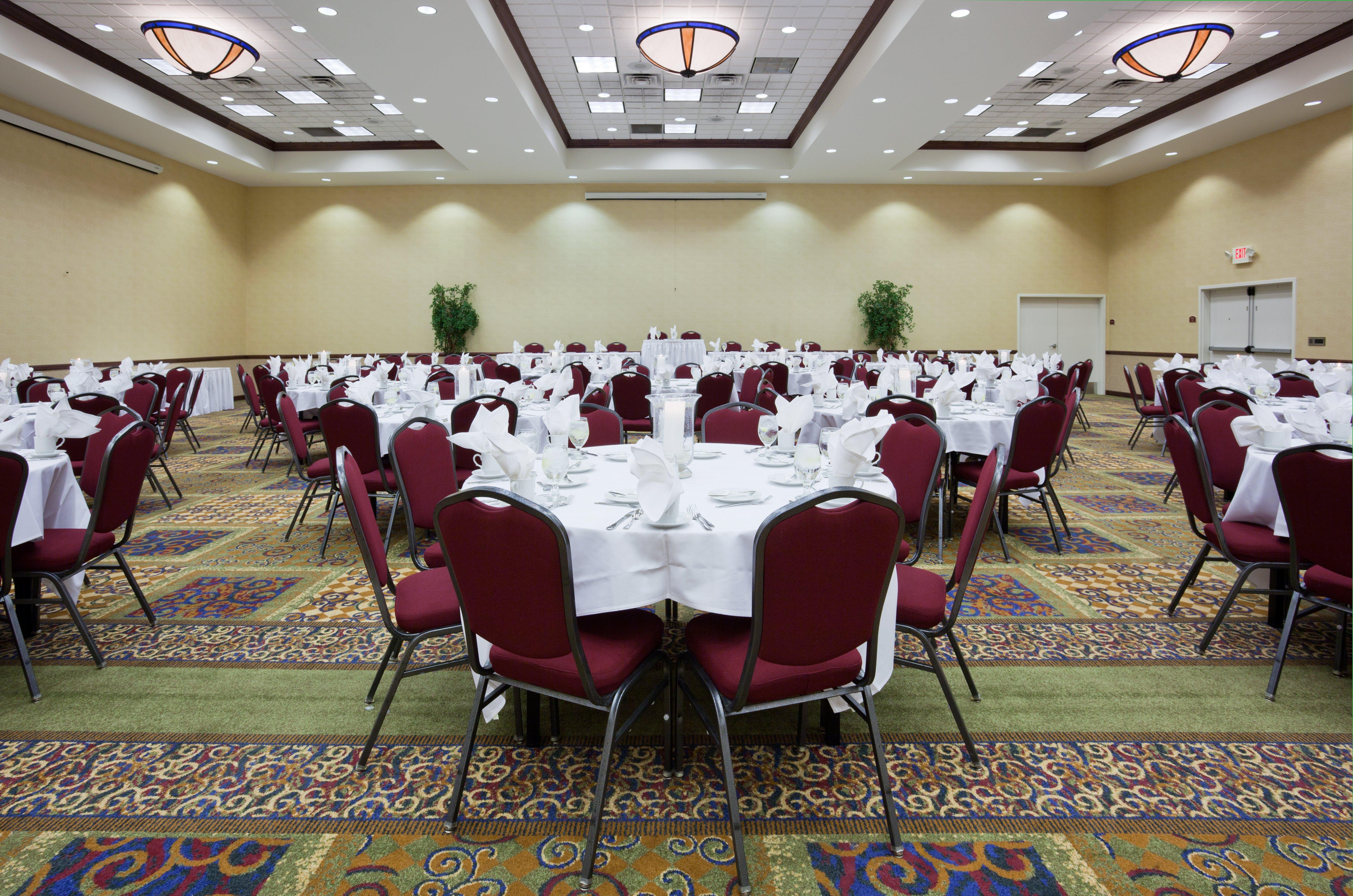 Holiday Inn Conference Center Marshfield, An Ihg Hotel Bagian luar foto