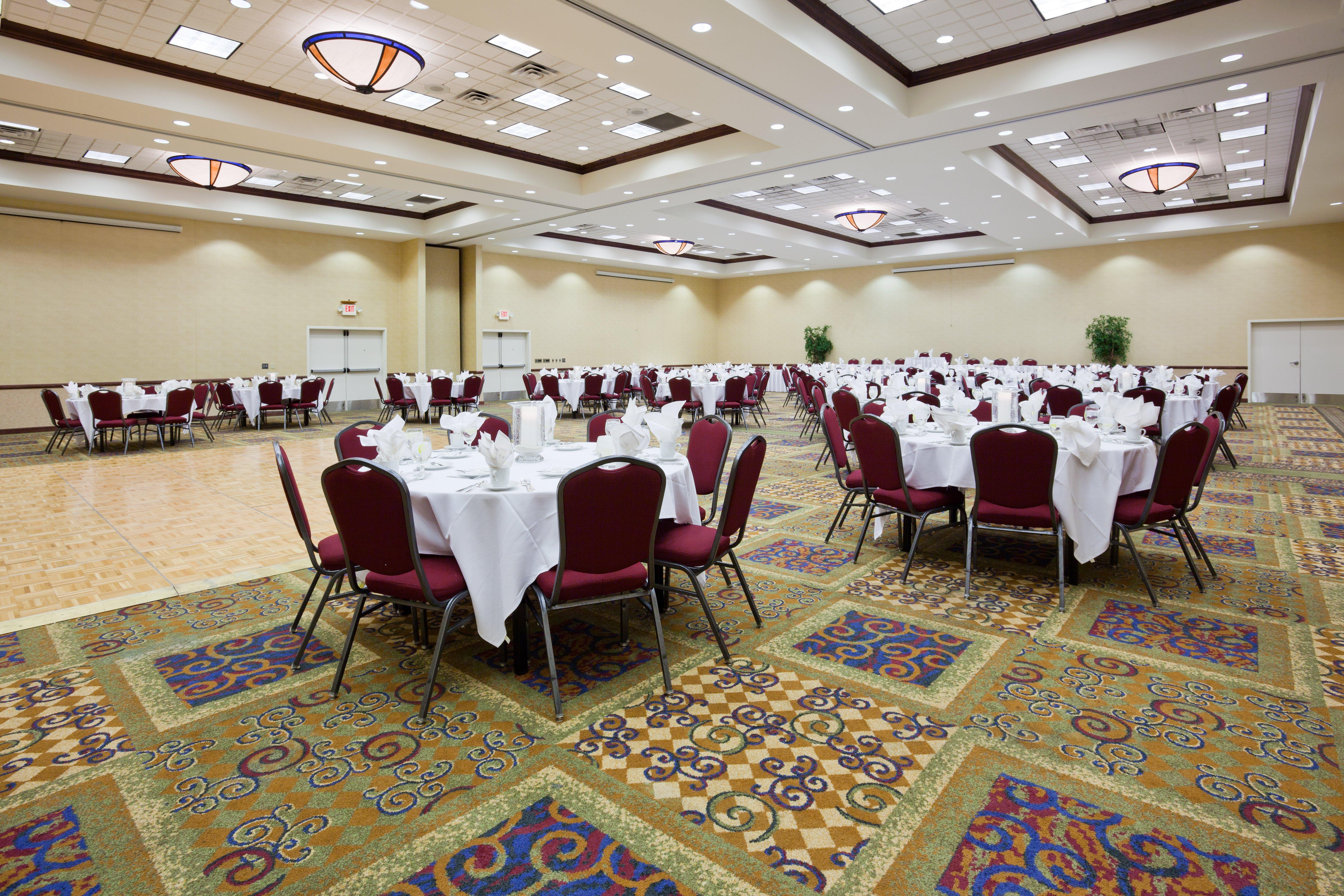 Holiday Inn Conference Center Marshfield, An Ihg Hotel Bagian luar foto