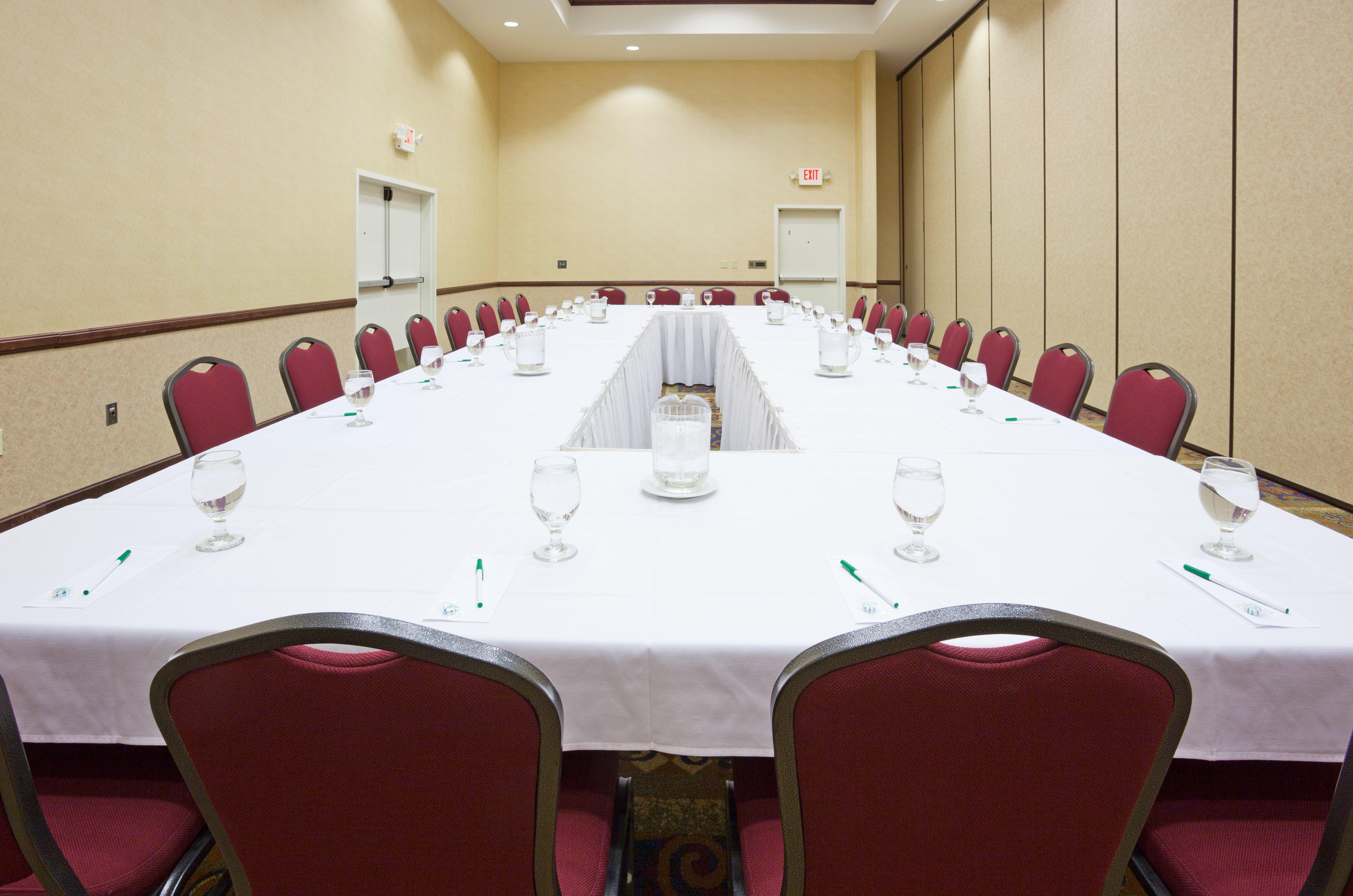 Holiday Inn Conference Center Marshfield, An Ihg Hotel Bagian luar foto