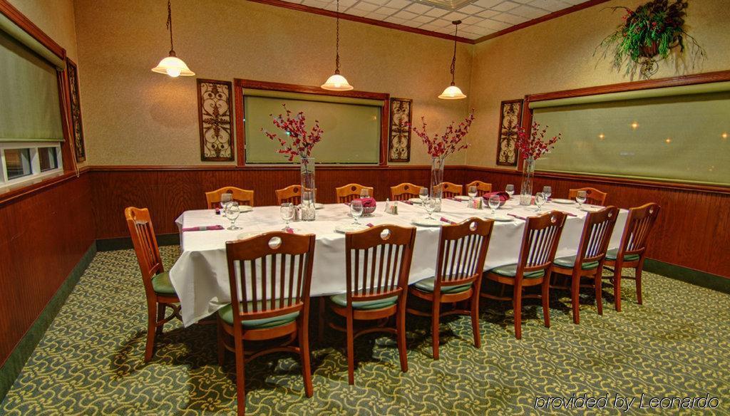 Holiday Inn Conference Center Marshfield, An Ihg Hotel Bagian luar foto