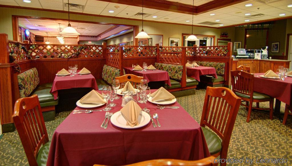 Holiday Inn Conference Center Marshfield, An Ihg Hotel Bagian luar foto
