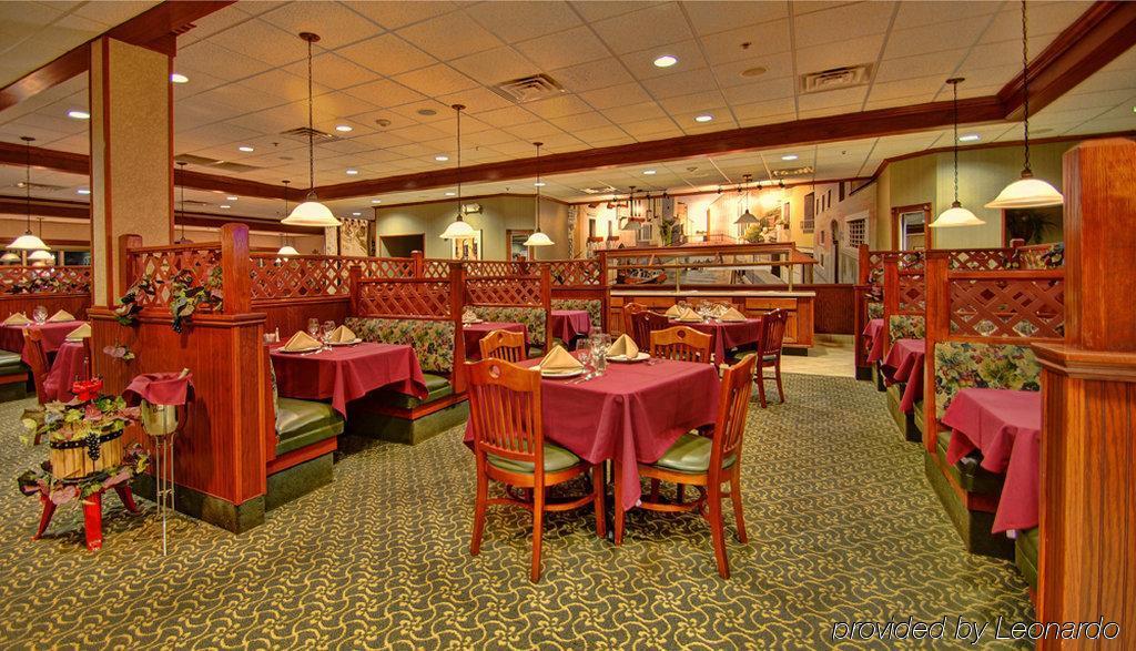 Holiday Inn Conference Center Marshfield, An Ihg Hotel Bagian luar foto