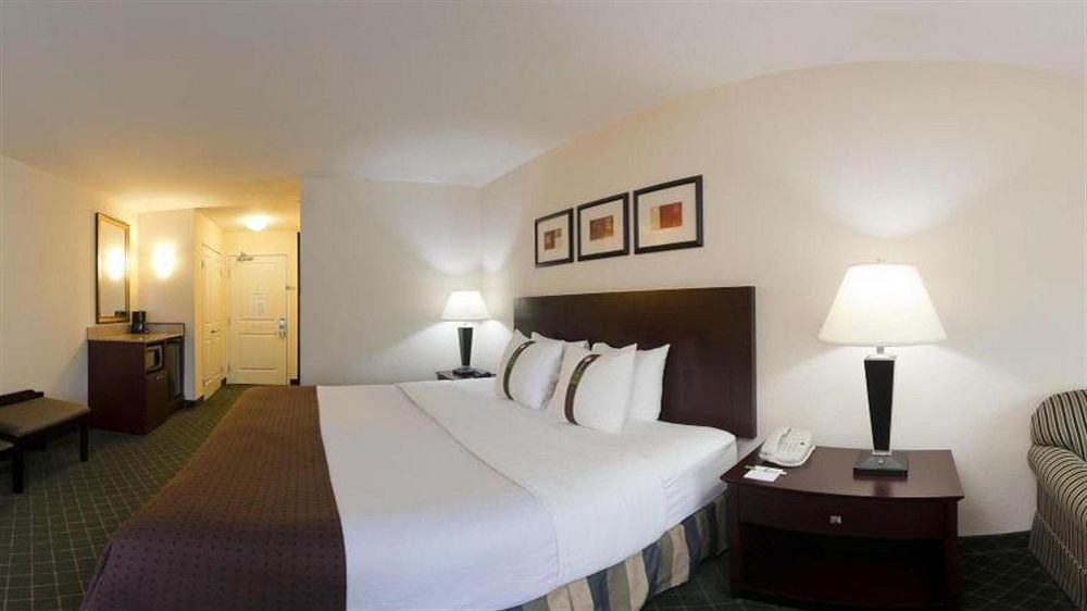 Holiday Inn Conference Center Marshfield, An Ihg Hotel Bagian luar foto