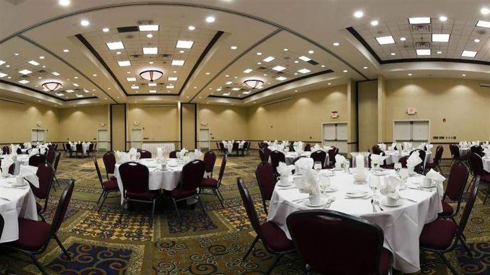 Holiday Inn Conference Center Marshfield, An Ihg Hotel Bagian luar foto