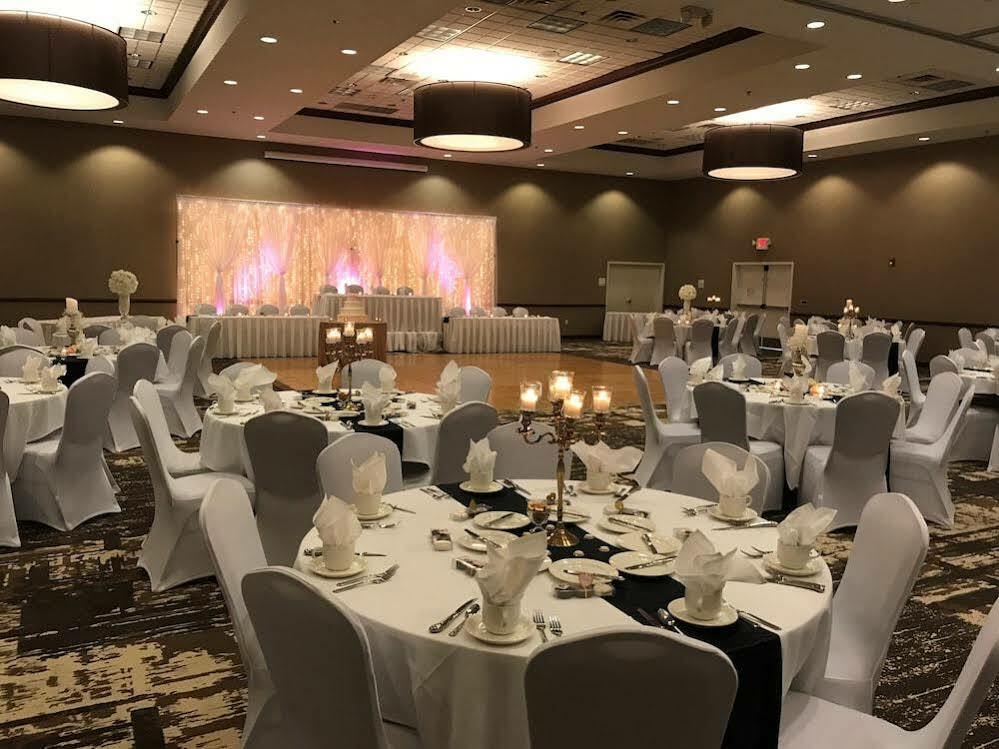 Holiday Inn Conference Center Marshfield, An Ihg Hotel Bagian luar foto