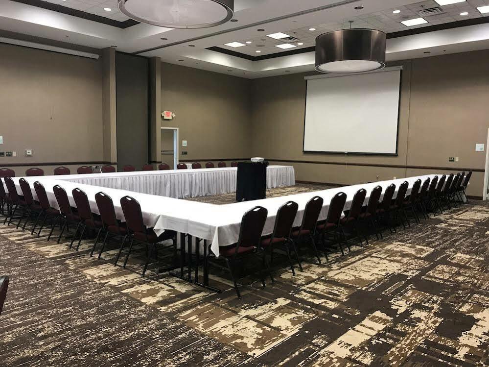 Holiday Inn Conference Center Marshfield, An Ihg Hotel Bagian luar foto