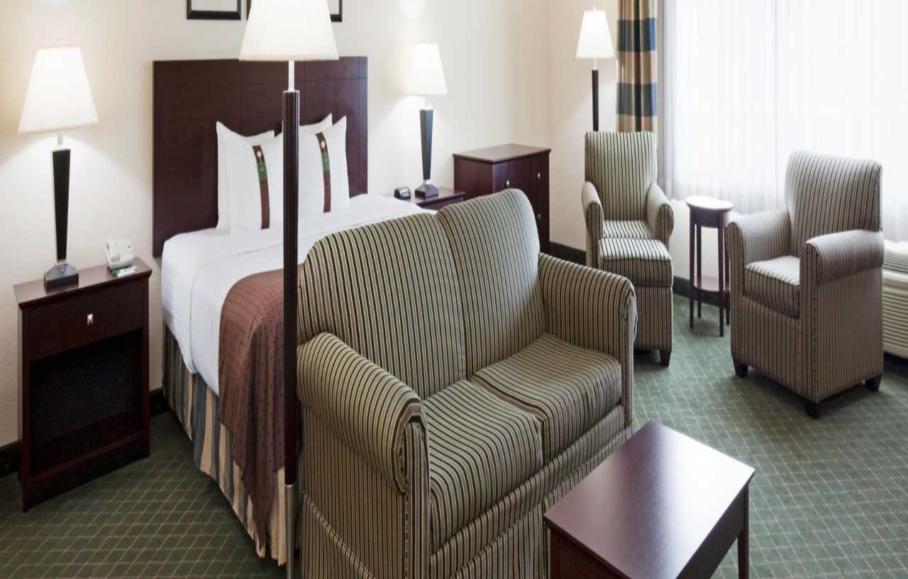 Holiday Inn Conference Center Marshfield, An Ihg Hotel Bagian luar foto