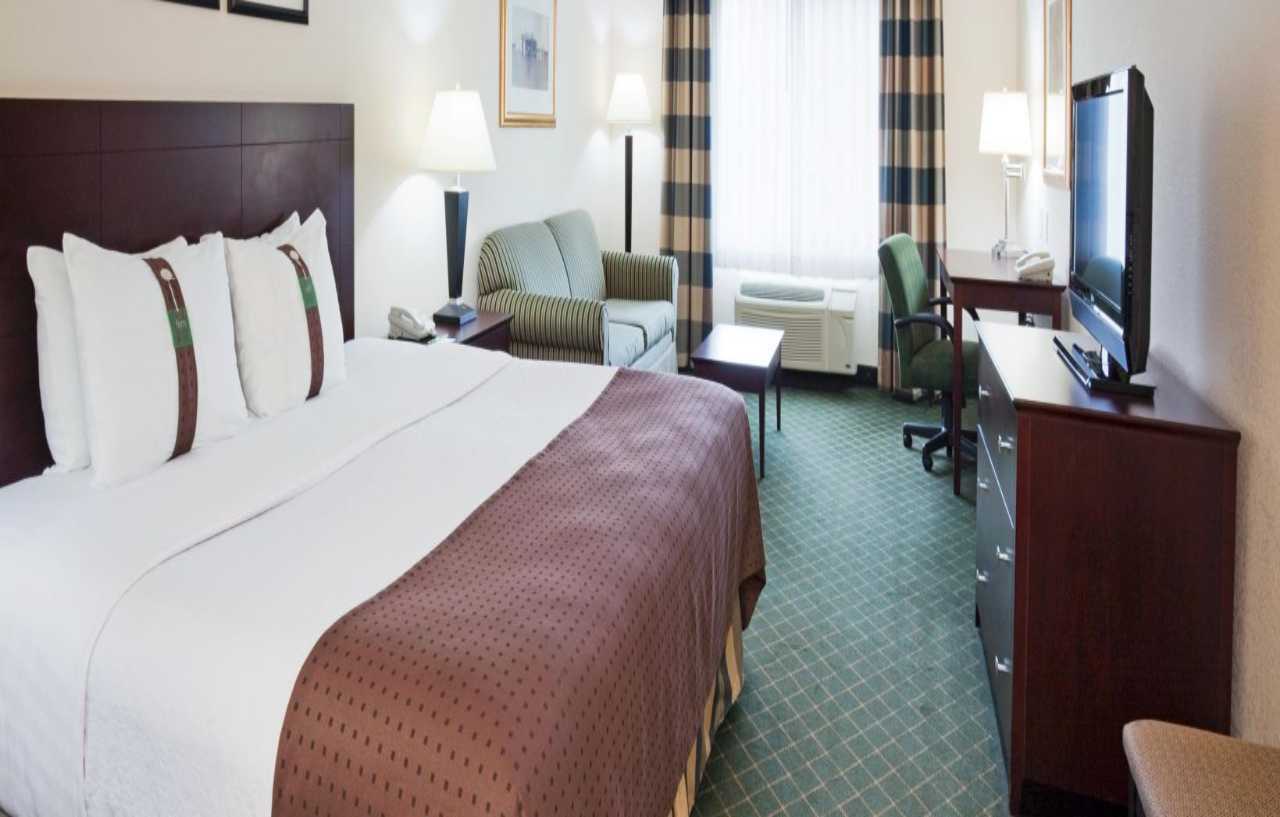 Holiday Inn Conference Center Marshfield, An Ihg Hotel Bagian luar foto